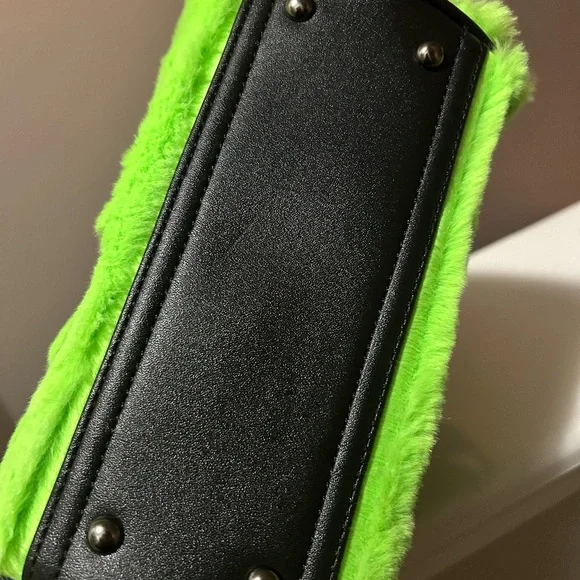 Von Dutch Bright Green Faux Fur Mini Bowler Bag - Picture 4 of 6